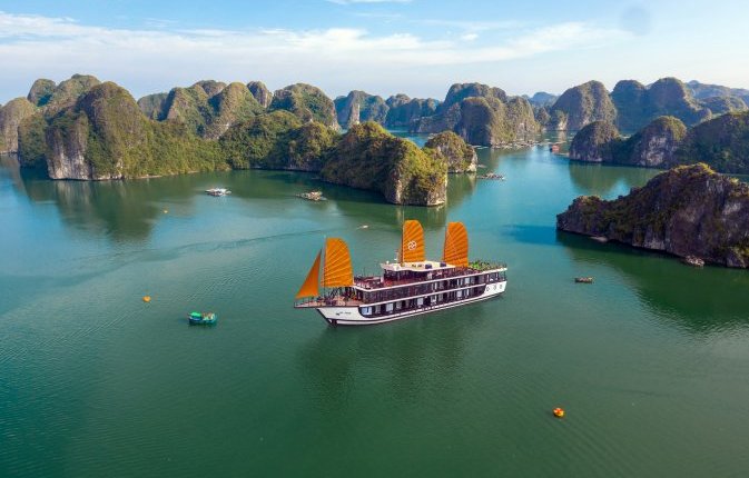 Peony Cruise in Lan Ha Bay, Cat Ba Island