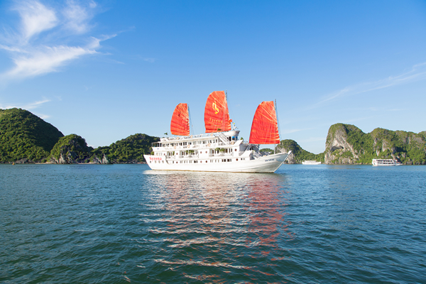 Syrena Cruises Halong Bay, Vietnam