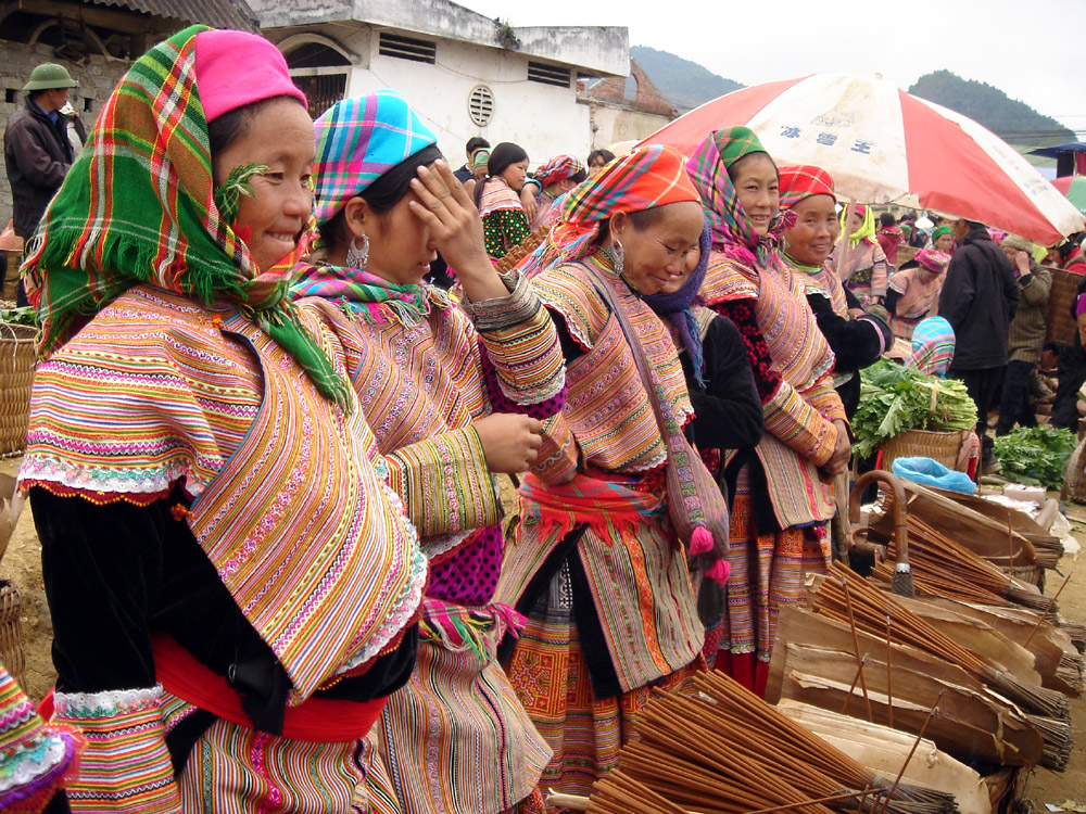 Les femmes H'mong au marché Bac Ha Les femmes H'mong au marché Bac Ha