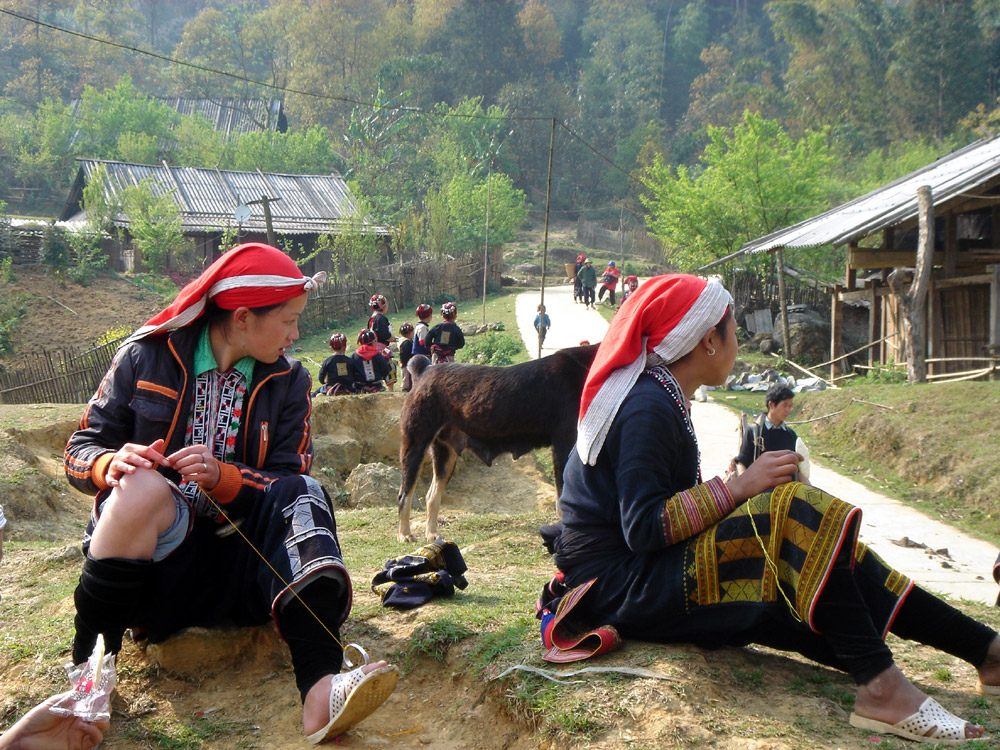 Les femmes H'mong au village Taphin, Lao Cai Les femmes H'mong au village Taphin, Lao Cai