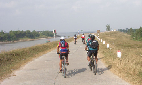 Cycling to But Thap pagoda and Dong ho village Cycling on Duong River bank, Bac Ninh province